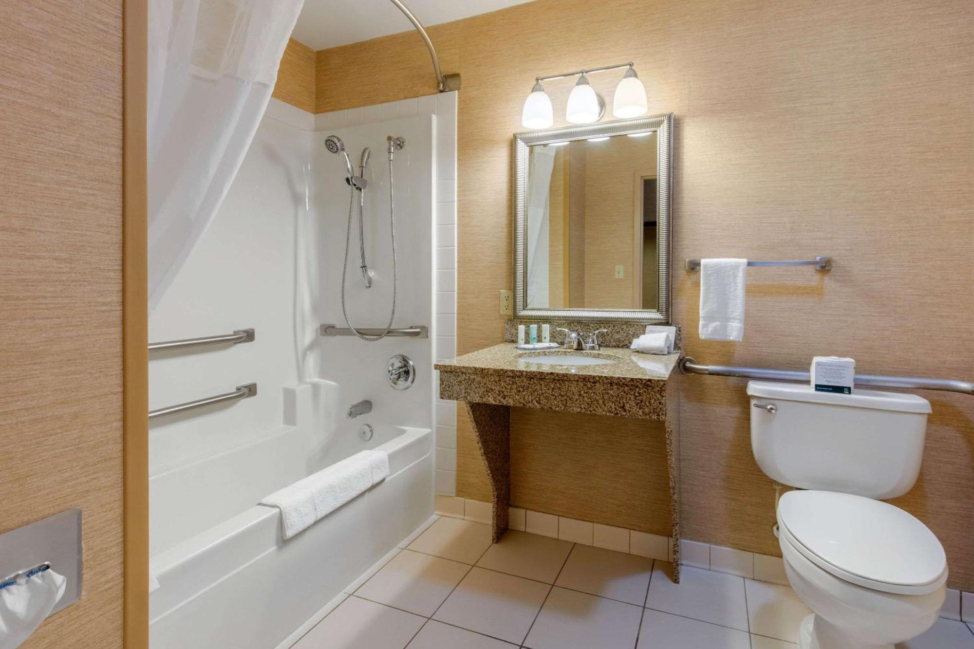 Quality Inn & Suites Benton - Draffenville Екстер'єр фото